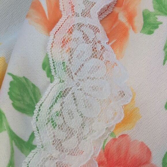 70s Vintage silky floral‎ round tablecloth with lace trim - Picture 5 of 6